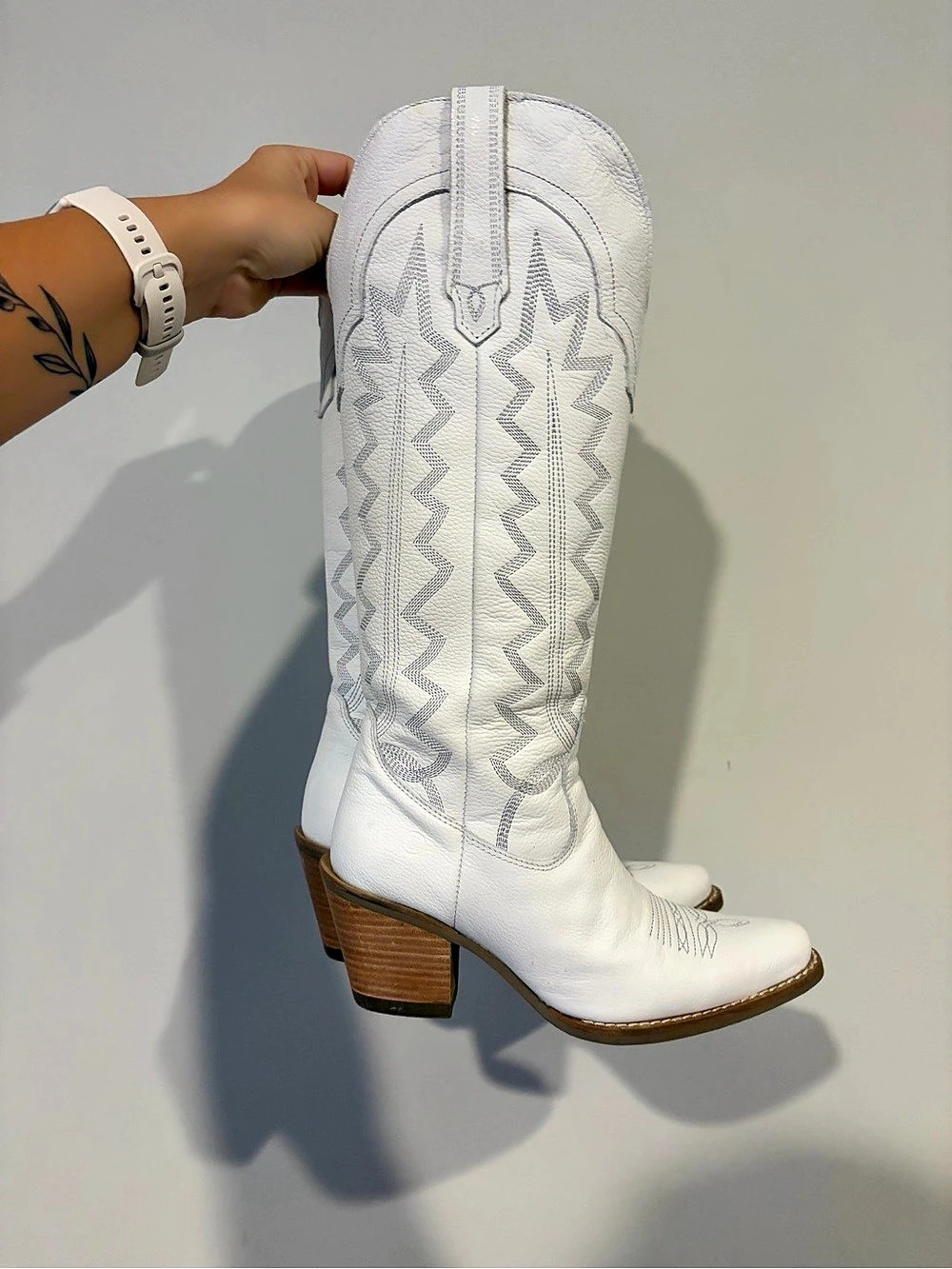 Dingo DI 936 White Embroidered Heeled Western Boots